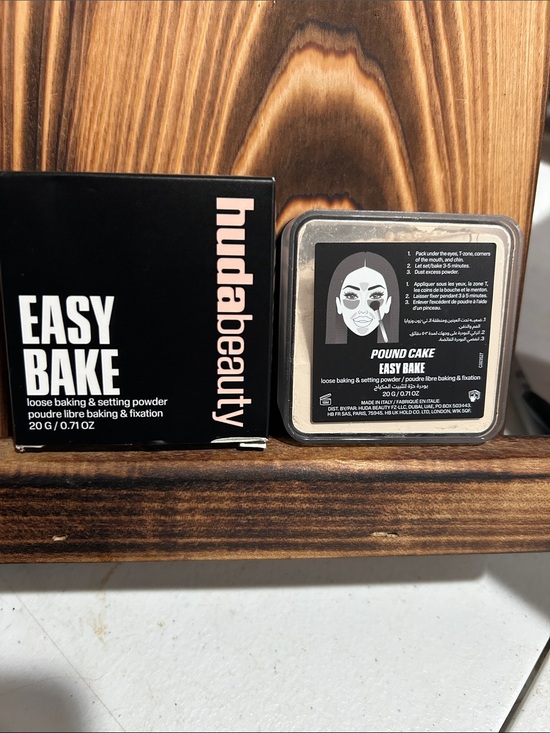 HUDA BEAUTY Other - HUDA BEAUTY Easy Bake Loose Baking & Setting Powder - Black